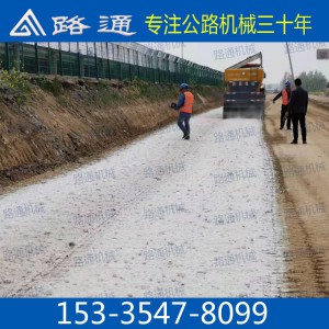 修公路用灰料撒布车 山东撒布机 公路铺灰车